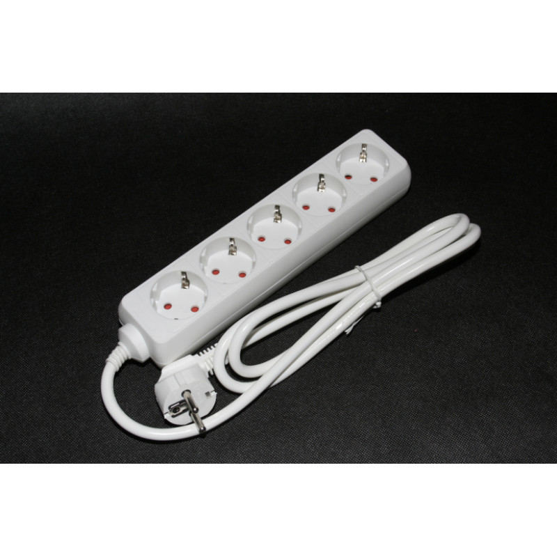 Besk Pagarinātājs 5-vietīgs1.5m a/z pievadvads 3Gx1.5mm